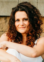 Demet Divaroren